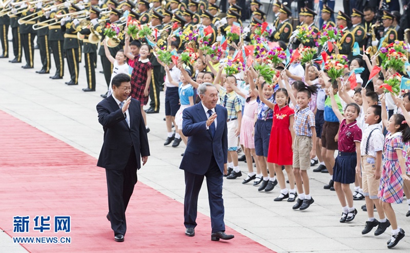التقى الرئيس الصيني شي جين بينغ مع رئيس كازاخستان نور سلطان نزارباييف