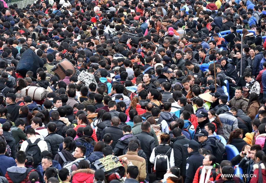 （关注春运）（4）广州火车站5万旅客滞留