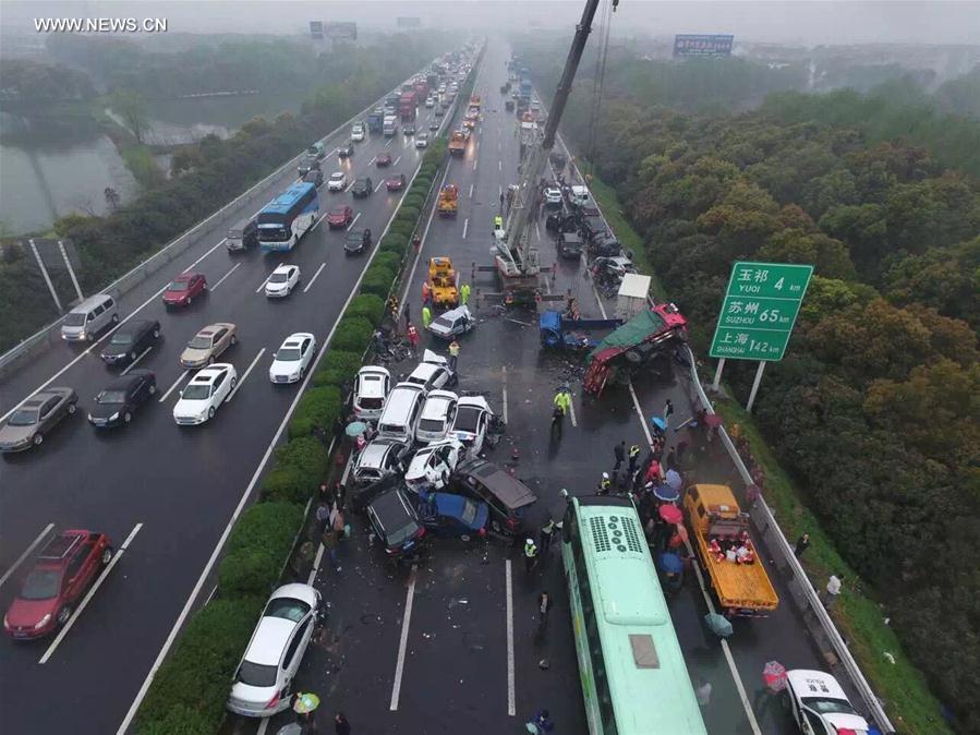 #（突发事件）（3）沪宁高速常州段发生多车连环相撞事故