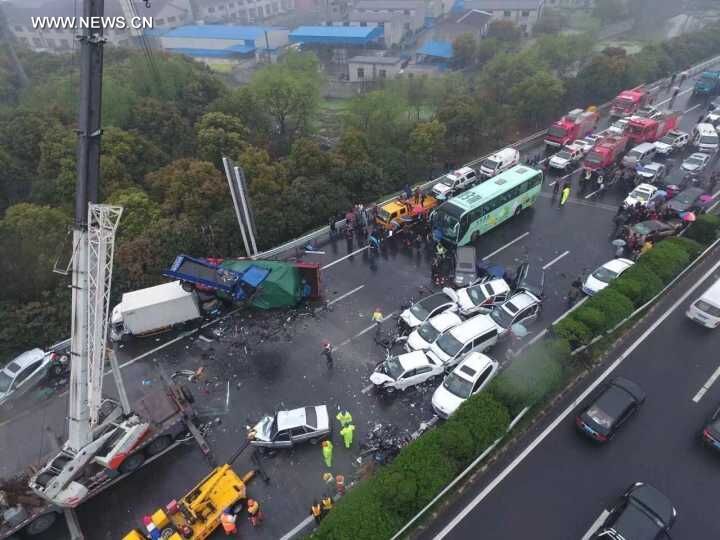 #（突发事件）（4）沪宁高速常州段发生多车连环相撞事故