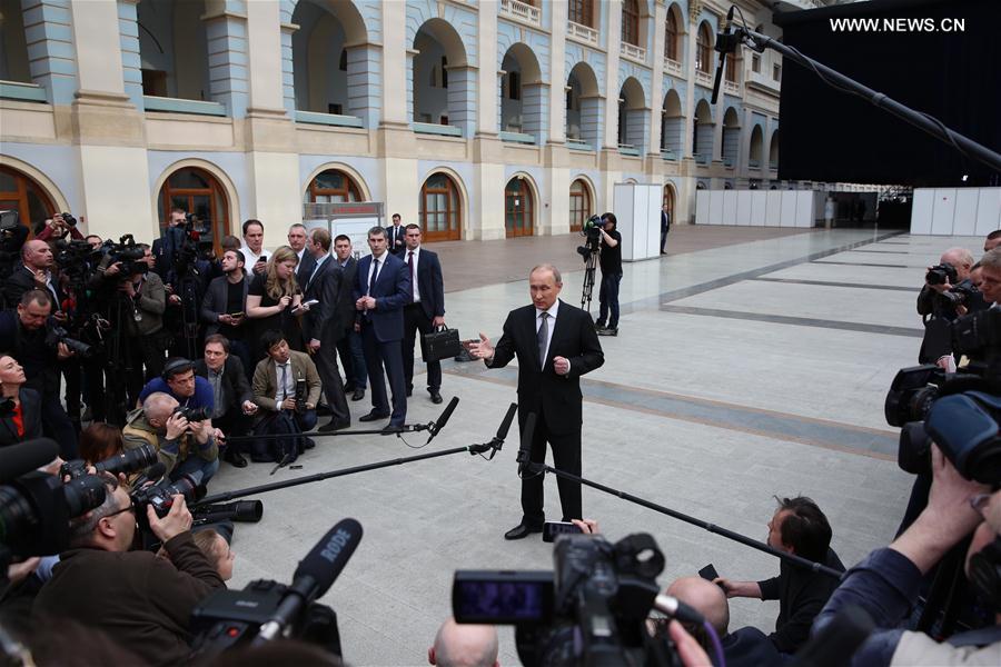 （国际）（2）俄罗斯总统普京与民众连线交流