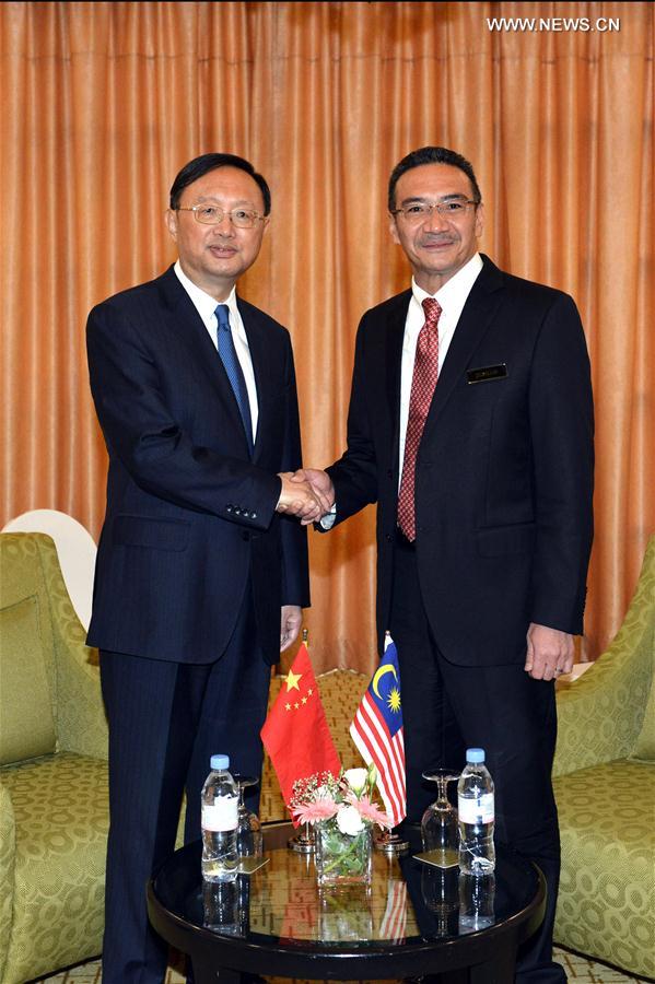 （XHDW）杨洁篪会见马来西亚国防部长