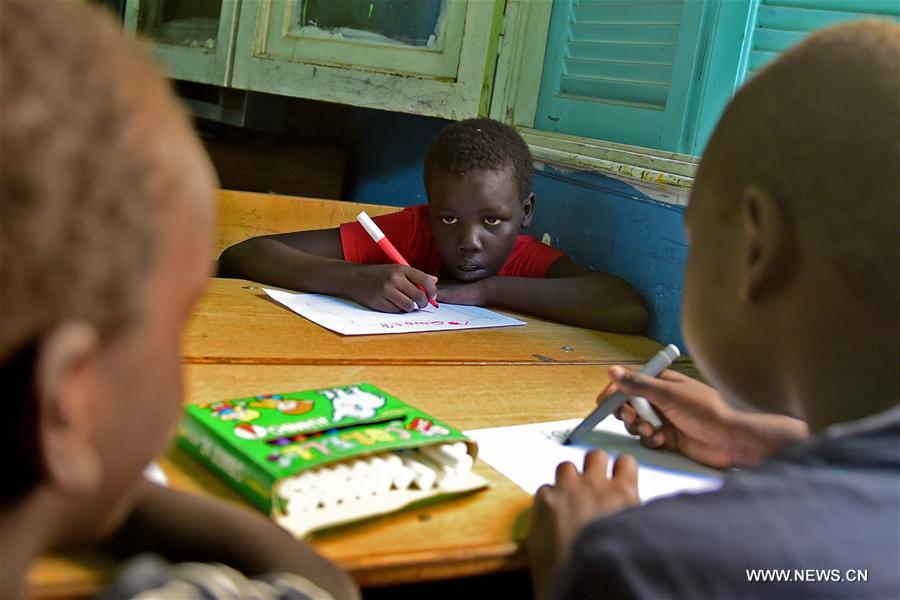（国际·图文互动）（1）请给我一份蹒跚前行的希望——访埃及非洲难民儿童学校