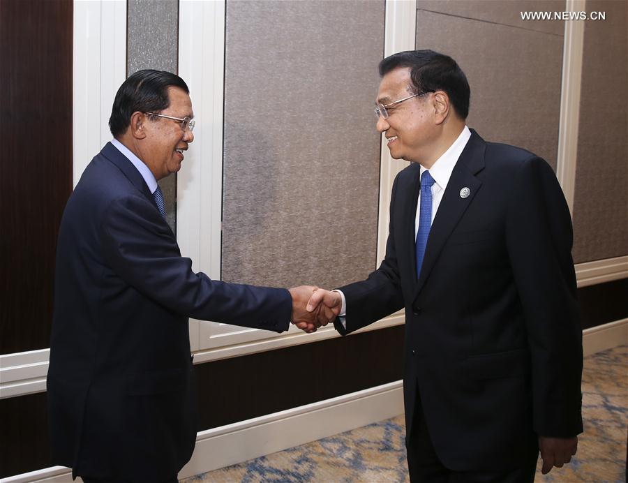 （时政）李克强会见柬埔寨首相洪森 