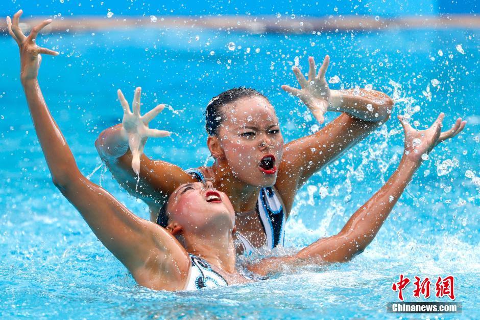 الصين تحصد ميدالية فضية في السباحة التوقيعية