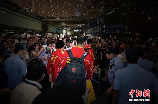 الرياضيون الصينيون يعودون إلى بلادهم