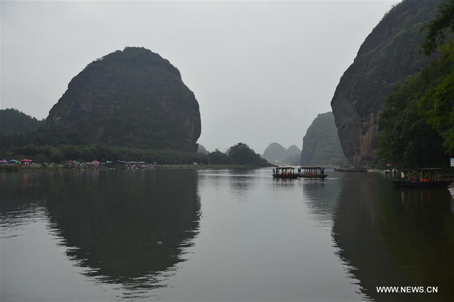 （社会）（7）国庆旅游市场持续升温