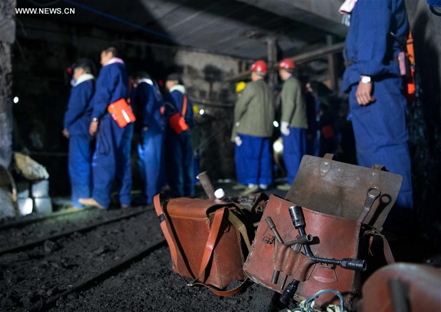 الصورة: عمليات الإنقاذ في موقع انفجار منجم للفحم جنوب غربي الصين