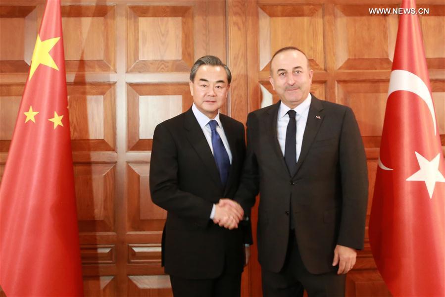 الصورة: وزير الخارجية التركي يجتمع مع نظيره الصيني في أنقرة