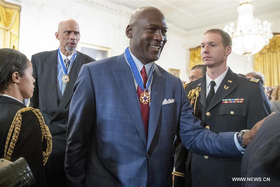 （体育）（3）篮球&mdash;&mdash;乔丹与贾巴尔获得总统自由勋章