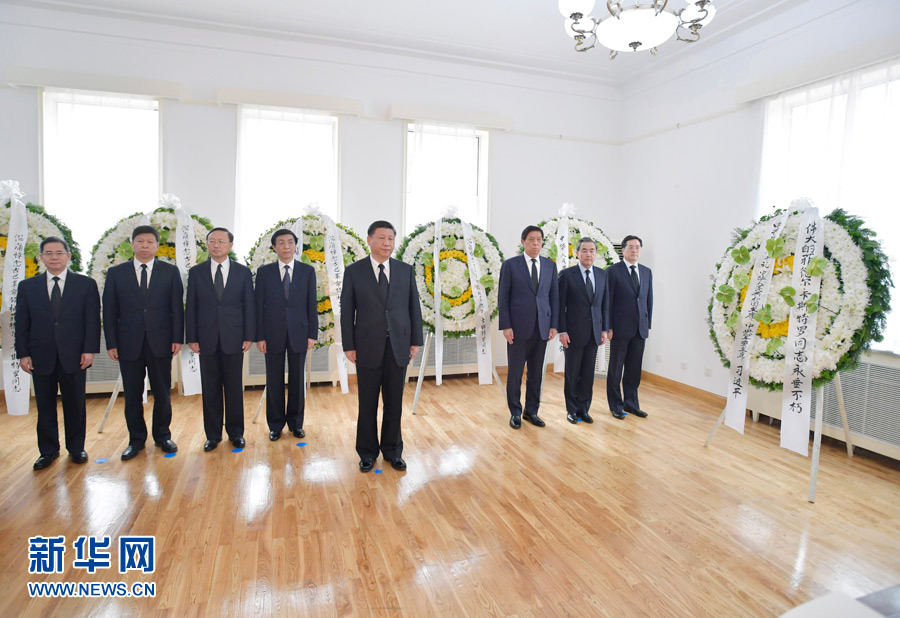 الرئيس الصيني يزور سفارة كوبا للتعزية بوفاة فيدل كاسترو
