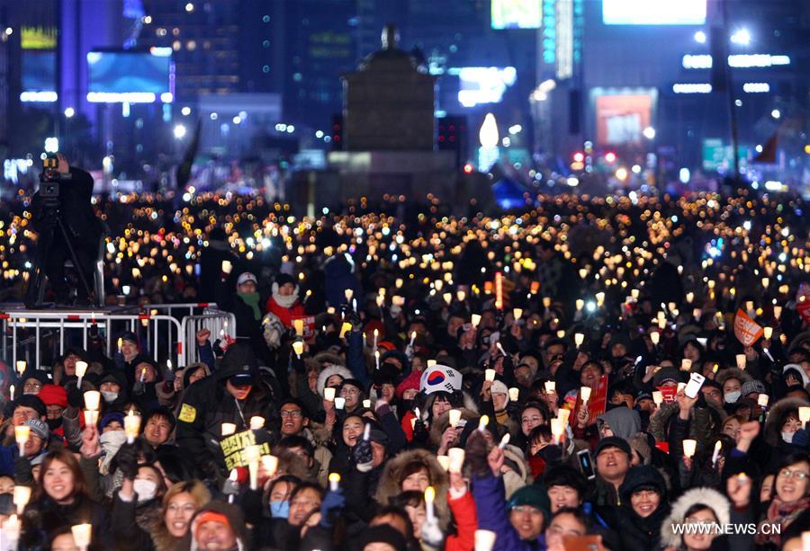 （国际）（2）弹劾决议通过后 韩国民众再次举行大规模集会