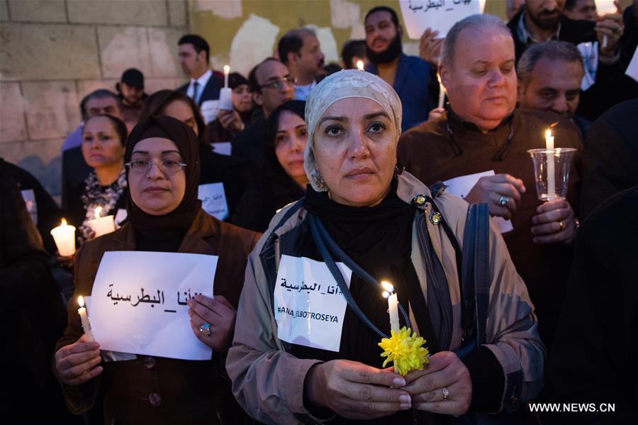（国际）（3）埃及民众烛光悼念教堂爆炸案遇难者