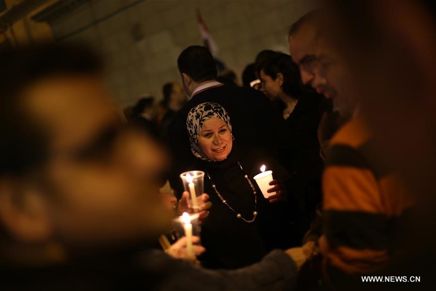 （国际）（1）埃及民众烛光悼念教堂爆炸案遇难者