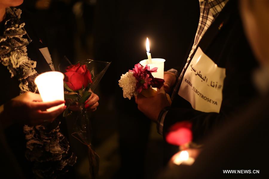 （国际）（4）埃及民众烛光悼念教堂爆炸案遇难者