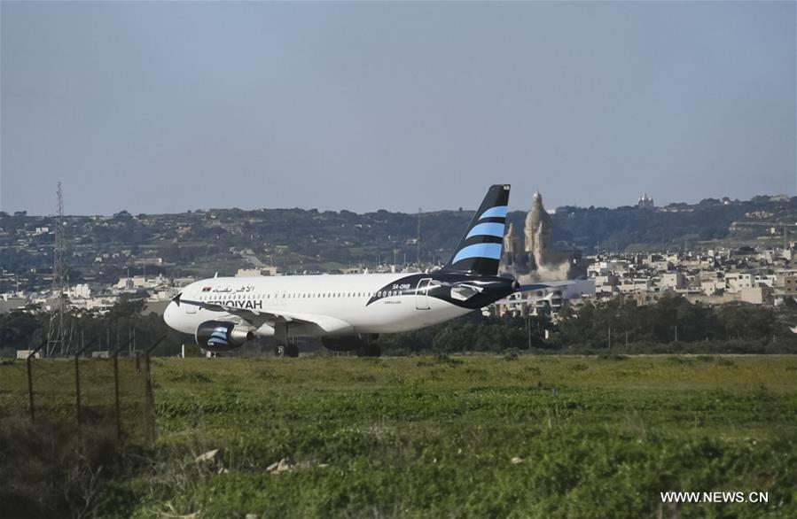 （国际）（1）一架利比亚客机遭劫持后在马耳他降落