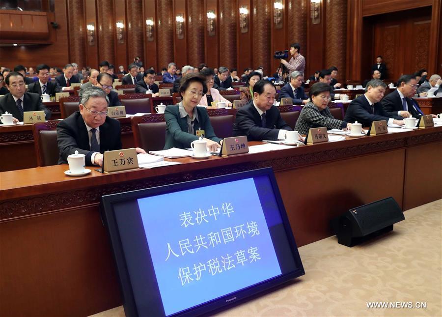 （时政）（3）张德江主持十二届全国人大常委会第二十五次会议闭幕会并发表讲话