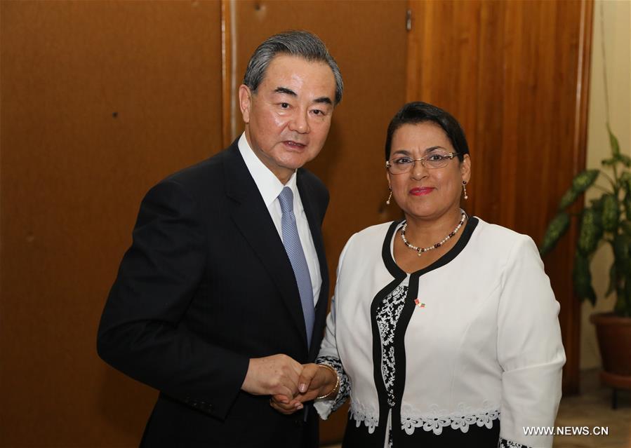 （XHDW）王毅与马达加斯加外长阿塔拉举行会谈