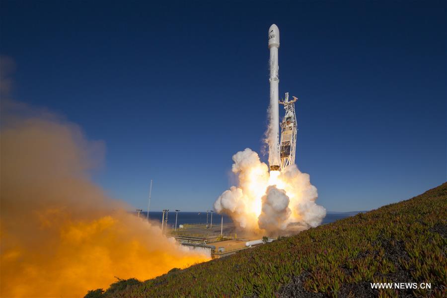 （国际）（1）美“猎鹰9”火箭重返太空　首次成功在太平洋实现海上回收 