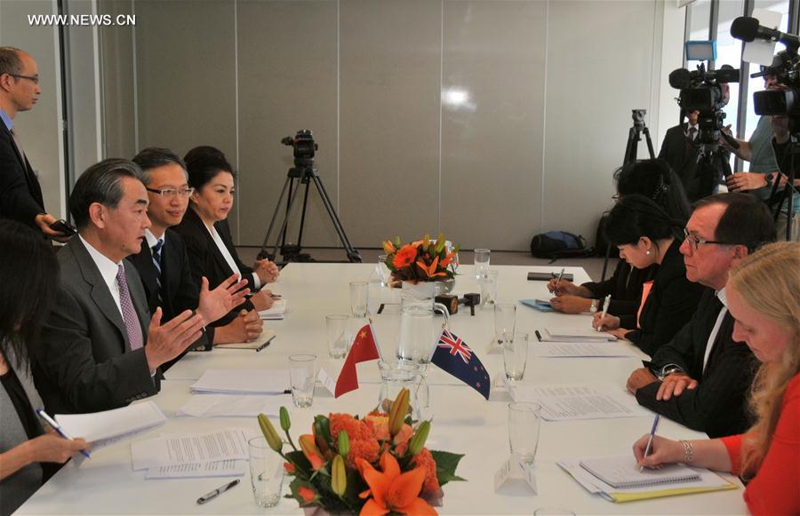 （XHDW）王毅与新西兰外长麦卡利会谈