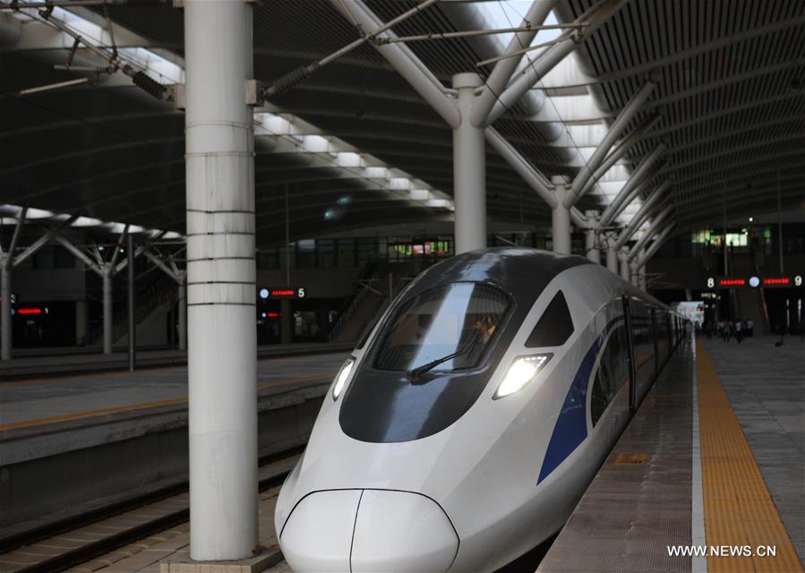  الصورة: تشغيل قطار الرصاصة بين بكين وقوانغتشو