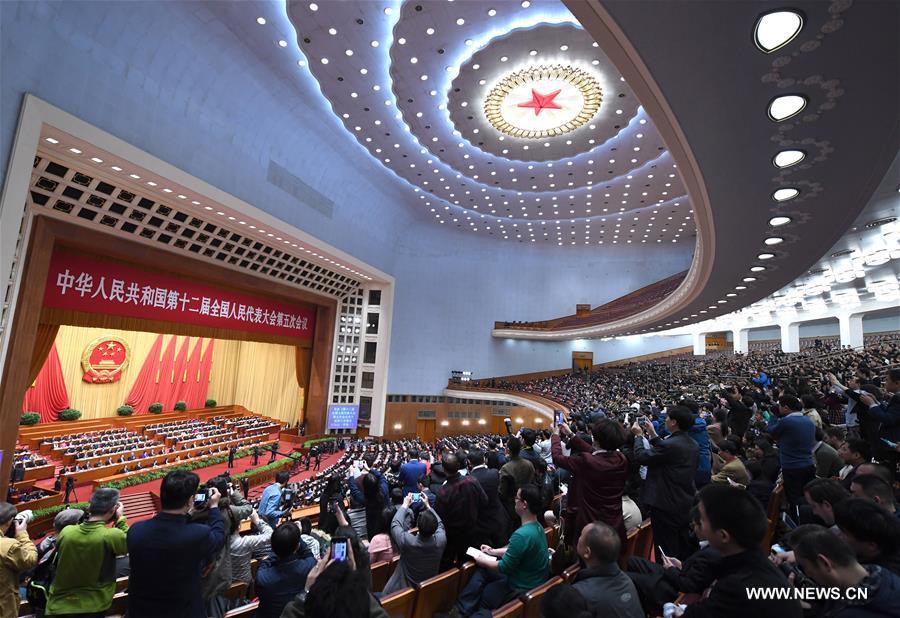 （两会·人大闭幕）（1）十二届全国人大五次会议在北京闭幕