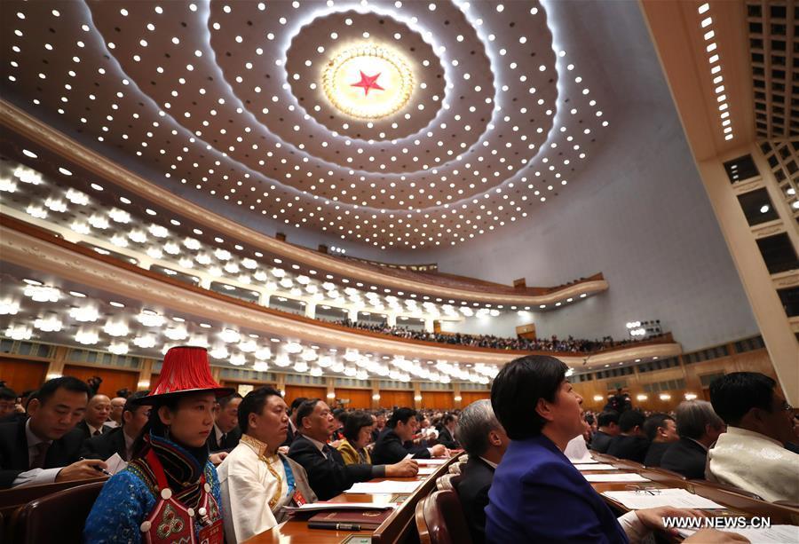 （两会·人大闭幕）（4）十二届全国人大五次会议在北京闭幕