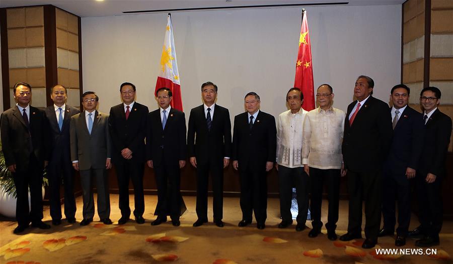 （XHDW）汪洋与菲律宾内阁经济管理团队举行会谈 