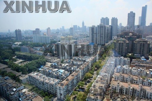الصورة: مدينة قوانغتشو تقيد شراء منازل لتهدئة سوق العقارات