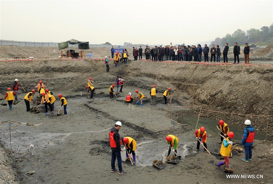 الصورة : آثاريون يكتشفون كنوزا قديمة في أعماق نهر بجنوب غربي الصين