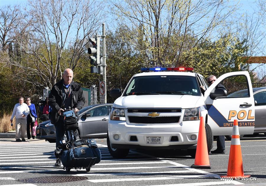 （XHDW）（1）美国国会山附近响枪　一嫌疑人试图冲撞警车被捕