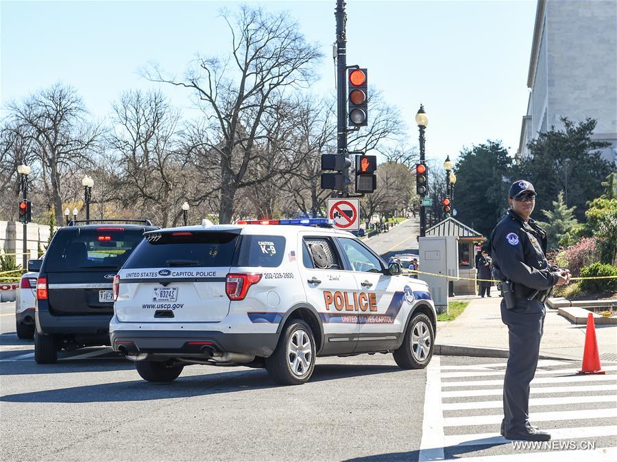 （国际）（2）美国华盛顿国会山附近一嫌疑人驾车袭警被捕
