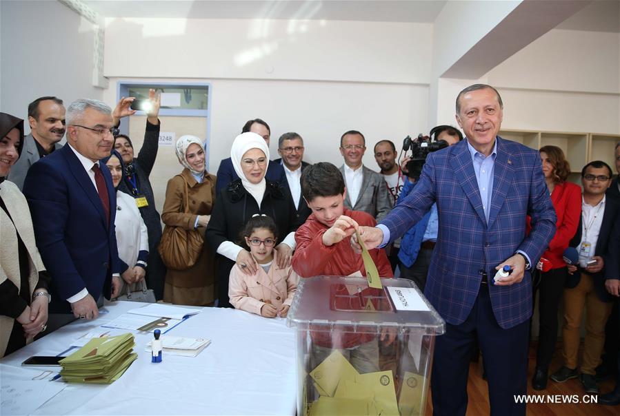 （国际）（5）土耳其修宪公投境内投票正式开始