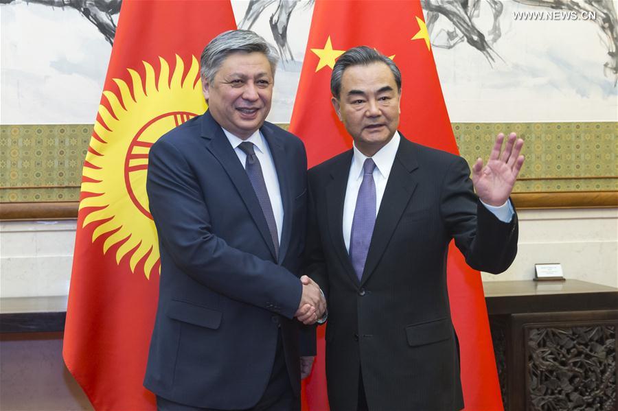 （XHDW）（1）王毅与吉尔吉斯斯坦外长阿布德尔达耶夫举行会谈