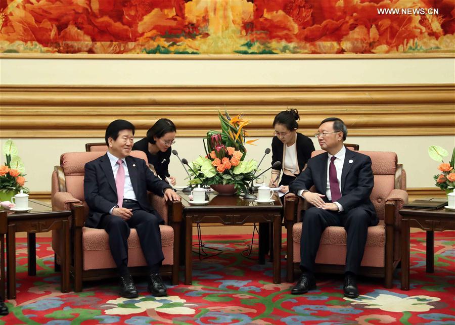 （XHDW）杨洁篪会见来华出席“一带一路”国际合作高峰论坛的韩国政府代表团团长朴炳锡