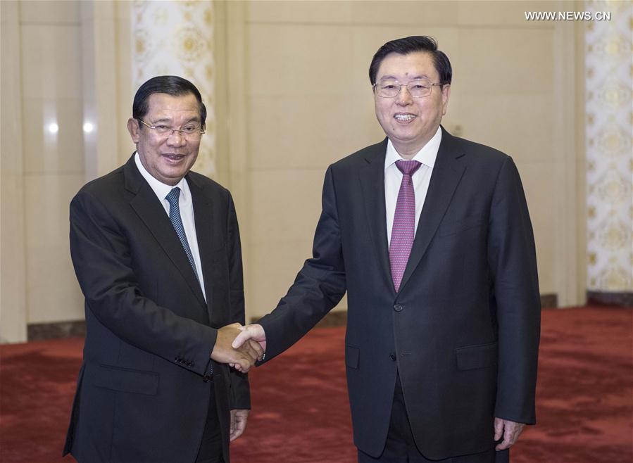 （一带一路·高峰论坛）张德江会见柬埔寨首相洪森