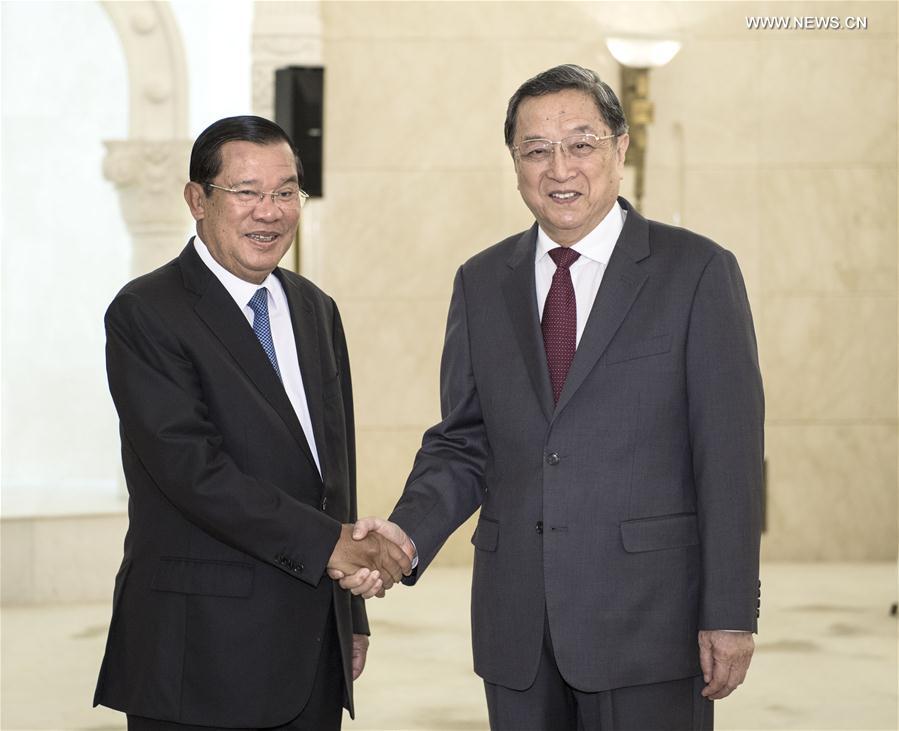 （一带一路·高峰论坛）俞正声会见柬埔寨首相洪森