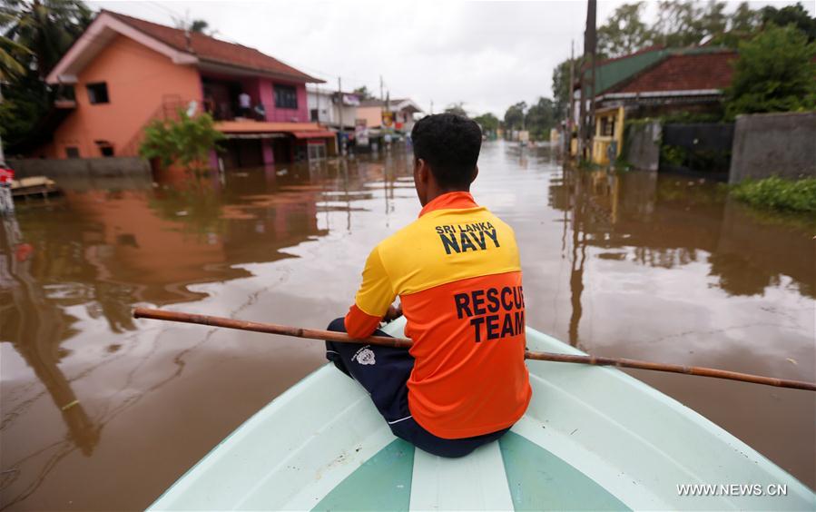  الصورة: الصين تقدم مساعدات إنسانية إلى سريلانكا للإغاثة من الفيضانات