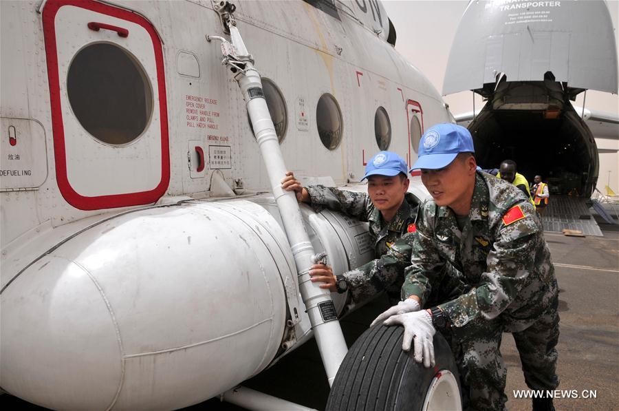 （国际）（2）中国首支维和直升机分队顺利抵达苏丹