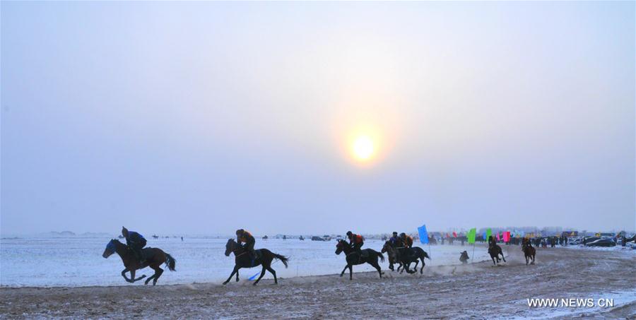 الصورة: مسابقة الفروسية الشتوية لقومية داهور في شمالي الصين