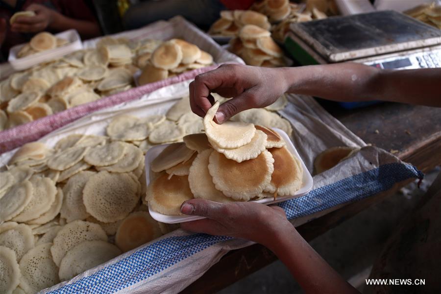 EGYPT-GIZA-TRADITIONAL DESSERT