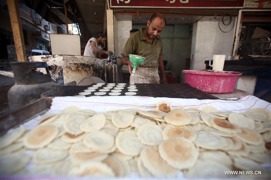 EGYPT-GIZA-TRADITIONAL DESSERT