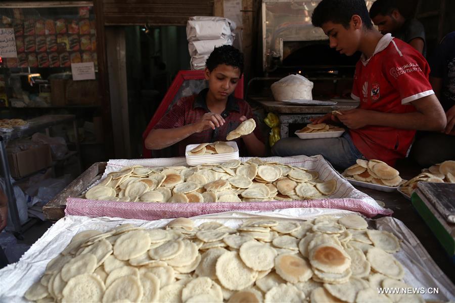 EGYPT-GIZA-TRADITIONAL DESSERT