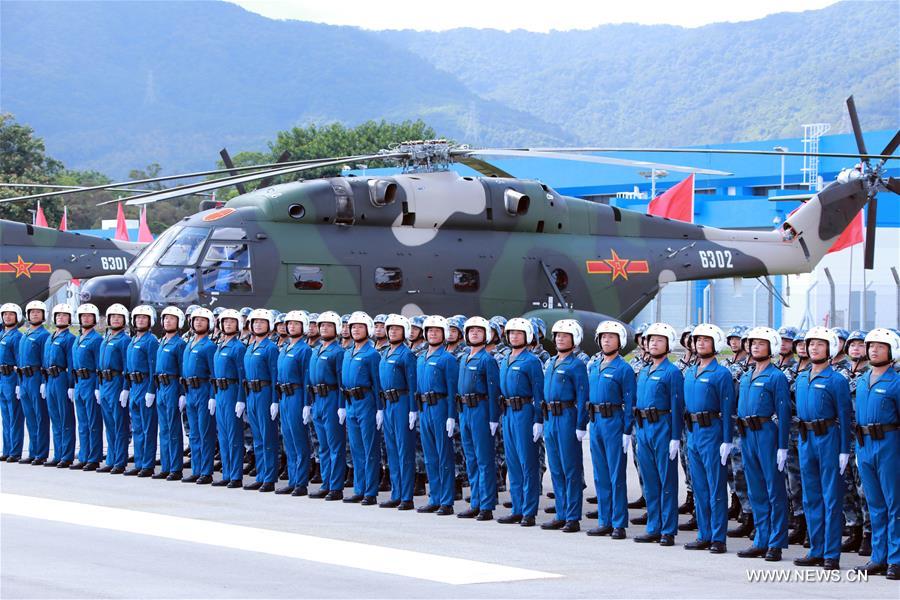 （香港回归二十周年·XHDW）（3）驻港部队接受检阅
