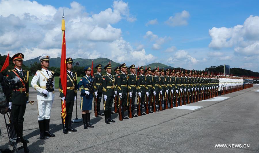 （香港回归二十周年·XHDW）（10）驻港部队接受检阅