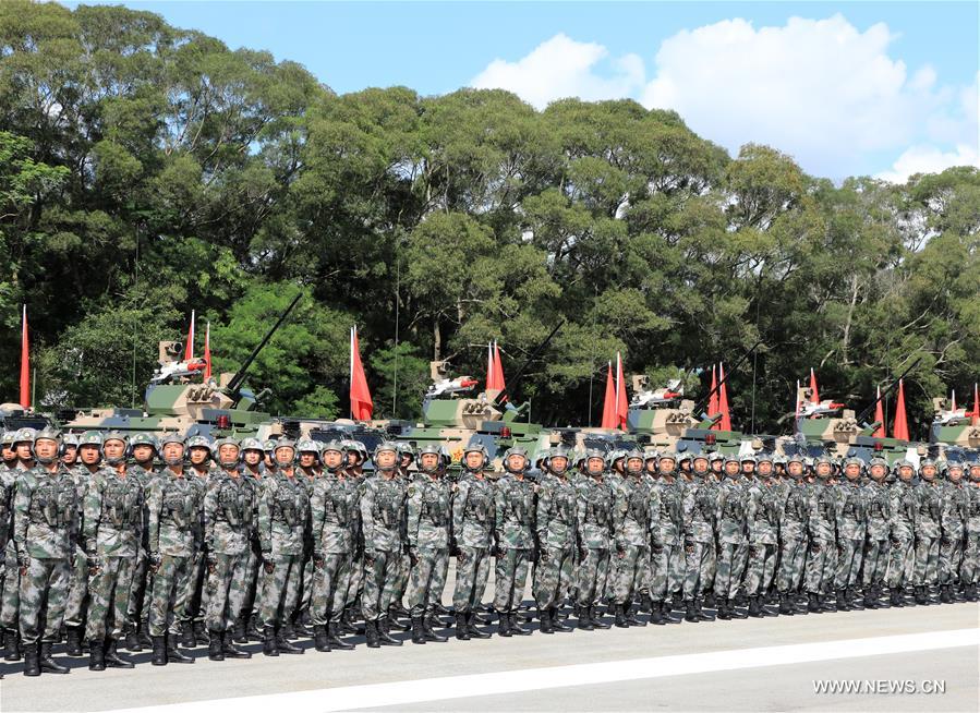 （香港回归二十周年·XHDW）（11）驻港部队接受检阅
