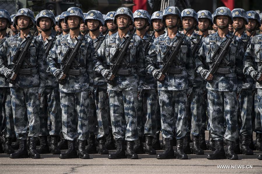 （香港回归二十周年·XHDW）（14）驻港部队接受检阅