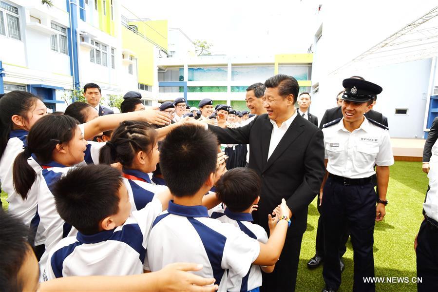 （XHDW）(4)习近平考察香港少年警讯永久活动中心暨青少年综合训练营