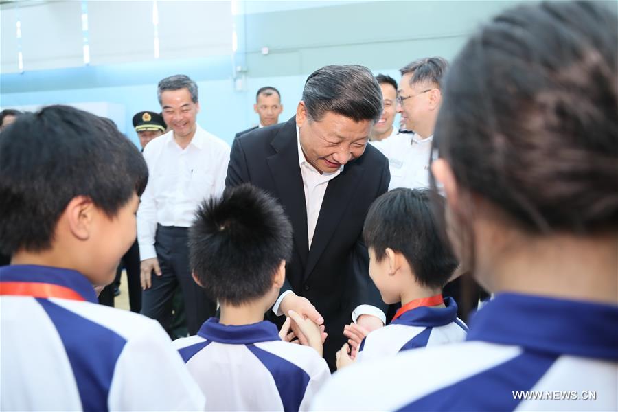 （XHDW）(6)习近平考察香港少年警讯永久活动中心暨青少年综合训练营