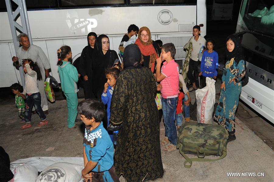 SYRIA-ALEPPO-RAQQA-CIVILIANS-FLEEING